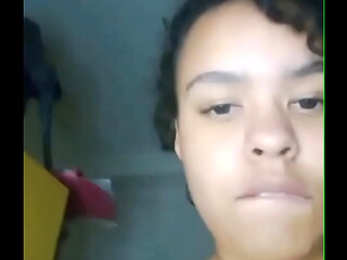 NOVINHA SAFADINHA SE TOCANDO MELADINHA ESCONDIDO EM CASA