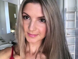 Amateur Teen with Huge Dildo Masturbating on Webcam