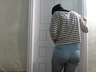 Jerk off to my wet pants