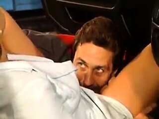 Deutsche MILF mit groen Titten bekommt Gesichtsbesamung