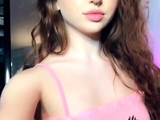 Solo girls masturbate until orgasm for