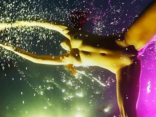 Teen reveals her pussy under the water