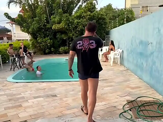 Dei uma fugidinha da galera e meti o pau na amiga da minha esposa escondido. Parte final