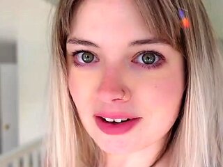 Hot amateur webcam teen masturbates for their fans
