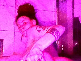 Amateur webcam babe showing her sexual goods