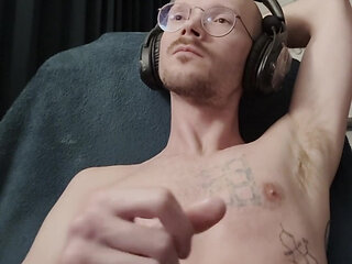 Jacking off my dick until I cum
