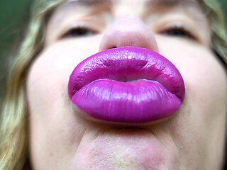 Pucker Lips Custom