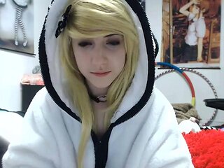 Amateur Blonde Teen Plays Solo with Toy Webcam Porn