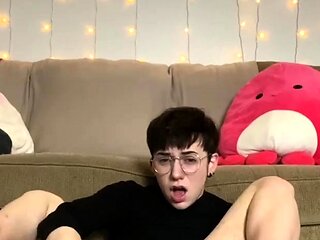 Amateur Webcam Teen Masturbates And Teases