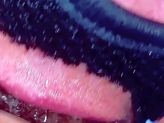 She Can Do Some Trick Wit Her Mouf!