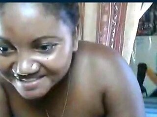 Black African Webcam Girl Nirina from Sambava, Madagascar