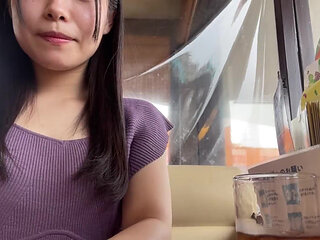 Self-play - a True Ona-girl Records Her Quiet Peak on a City Walk Chapter-1