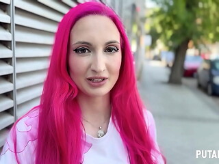PutaLocura - Pillada a tetona friki Victoria Arias para un concurso muy caliente