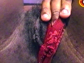 Ebony Mature Babe Fingers Her Prolapsed Asshole Wide Open