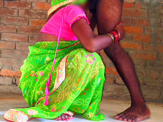 Jawan biwi ko Pati ne ghori bana ke gand me lund dal diya Suman boli aur chut ko chodiye bahut maza aa raha hai(Hindi viral sexy