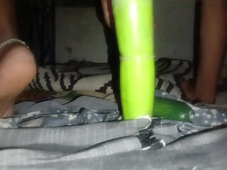 Bhabhi ko bahut maja aaya looki se pura lokki chut me dal diya