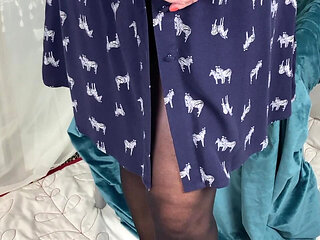 Mrs Mature Feet Stripping to He Basque