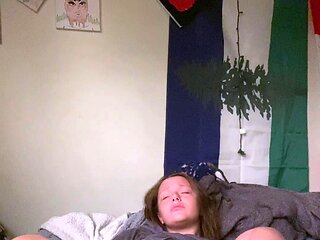 Big boob brunette masturbates on webcam