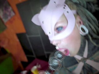 Anuskatzz dresses in pink leather and masturbates