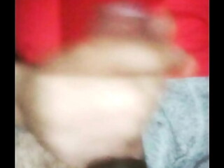 Le gusta ver como me masturbo solo