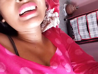 Indian girl in pink suit girl masterbating in fingerings