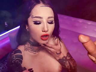 Gothic Babe Cassidy Luxe Stretches Pussy For Hardcore Sex