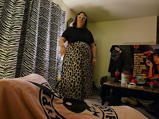 ULTIMATE ASS WORSHIP: Big booty BBW mature milf Cand!d Sandra gets her huge pawg ass rubbed with lotion & gets a spanking