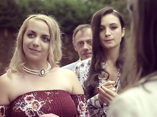 Miss Cla, 42, on cloud nine for her first threesome... - Jacquie et Michel TV