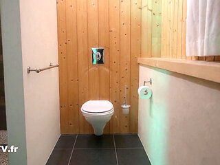 Carollina Cherry Masturbates in the Toilet