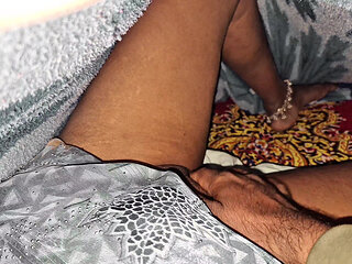 Pussy Rubbing of Sexy House Wife Indian Desi Sexy Bhabhi