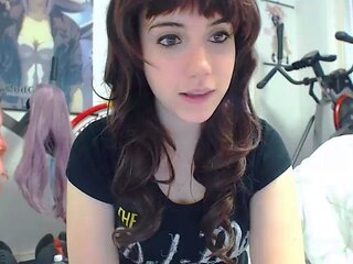 Brunette Solo Webcam Masturbation