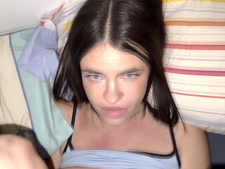 He Fucks a Model at Home and Records It