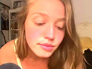 Amateur Webcam Teen Masturbates And Teases