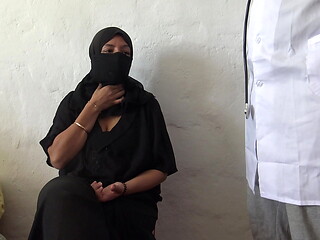 ARAB AMATEUR WIFE DRINKS CUMSHOT FROM PERVERTED DOCTOR