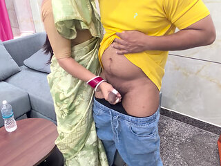 Khoobsurat Akeli Bhabhi Ne Choot Di....