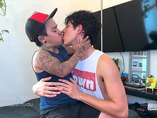 Tiny guy takes a massive cock - enriquemudu &amp_ adrianzuki