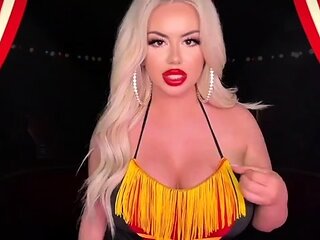 Blonde babe with a big ass and boobs masturbates