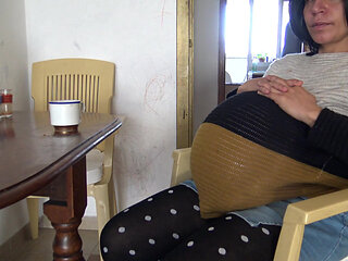 Rich Pregnant Arab Housewife Has a Naked Indian Servant in Dubai