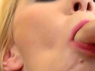 Nice Ass Blonde MILF Want a Hard Cock for Hot Anal Sex