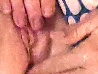 Hot, Sexy, Mature Goode Girl evening masturbation session.