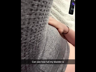 I try to distract myself from my full bladder by cumming but piss my tight leggings