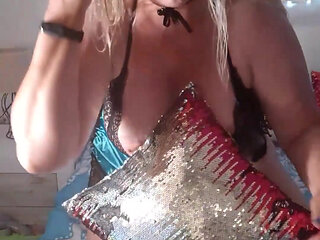 Fina Does Her Hair and Masturbates