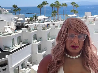 Sexy Crossdresser Kellycd2022 in sexy white dress and heels