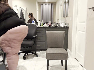 Luxe in Lingerie: Plump Paradise Tight Chair Tease (wmv)