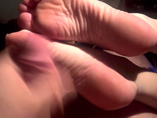 Sexy Redhead Gets a Hot Load of Cum on Her Feet and Soles in the Car After Coctails at the Bar