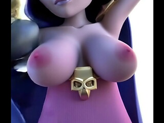 La bruja de Clash Royale mostrando las tetas