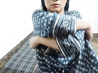 Hot bhabhi ki tight chut ko dhila kar diya