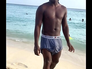 Dominicano con guebo grabde