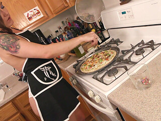 Office Pizza Party Giantess Featuring Sinn Sage