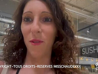 Misschaudexxx, exhibited in a supermarket